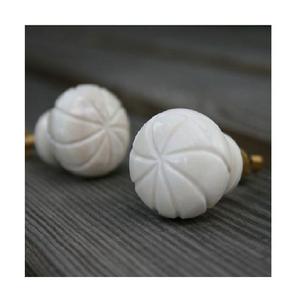 Nouveau Bouton de Meuble Artisanal Sculpté en Coquillage Poli Brillant et Nacre Vierge, Écologique et Traditionnel, pour Armoires et Tiroirs de Cuisine - Product Image 4
