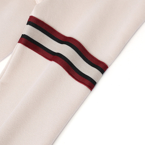 เสื้อสเวตเชิ้ตคอกลมปักลาย DST Crimson & Cream Crest Pocket Chenille แบบยูนิเซ็กส์ สไตล์ Preppy ผ้าถักนิตติ้งจากผ้าฝ้าย - Product Image 5