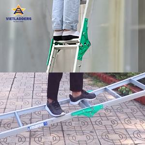 Échelle pliante moderne 2*7 marches en aluminium double face avec barres stabilisatrices, pieds angulaires en caoutchouc antidérapant, 3,5 m, capacité 150 kg - Product Image 4