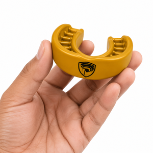 Protector Bucal de Goma Amarillo DUMELA INTERNATIONAL con Logotipo Shield, Equipo de Protección de Boxeo Unisex para Adultos, Ajuste Personalizado - Product Image 3