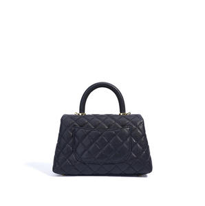 Sac fourre-tout de luxe pour femme en cuir véritable, motif losanges, fermeture à rabat, forme carrée, avec chaîne, marque privée, par un créateur de mode - Product Image 4