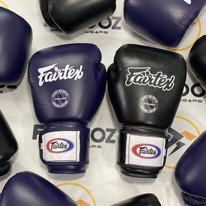 Gants de boxe Fairtex blancs avec logo personnalisé, pour entraînement, sparring et combat, 100% cuir véritable, Muay Thai - Product Image 5