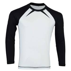 Rashguard à manches longues pour hommes – Vente en gros de rashguards élégants et personnalisables – Rashguard MMA vierge de qualité supérieure pour la lutte - Product Image 4