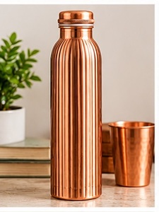 Botella de Agua de Cobre de Arte Tradicional con Dos Tazas, Diseño de Hojas Grabadas, Bebedero Ayurvédico Portátil - Product Image 4