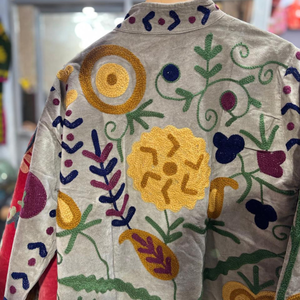 เสื้อแจ็คเก็ตผ้าฝ้ายซูซานีงานฝีมืออินเดีย เสื้อแจ็คเก็ตสั้นปักมือ เสื้อโค้ทแบบยูนิเซ็กซ์ เสื้อแจ็คเก็ตสั้นซูซานีงานฝีมือ - Product Image 1