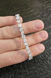 Exquisita Pulsera de Oro Blanco de 18K con Diamante Cultivado en Laboratorio de Corte Ovalado de 17Ct, Claridad SI, Bañada en Rodio, Moderna y Certificada por IGI - Product Image 4