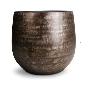Vase de table en bronze fait main, design minimaliste, finition texturée, pot décoratif - Product Image 3