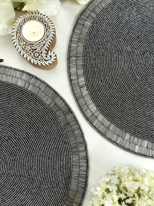 Salvamanteles hecho a mano con cuentas color gris estaño de Glowin Fashion - Product Image 5