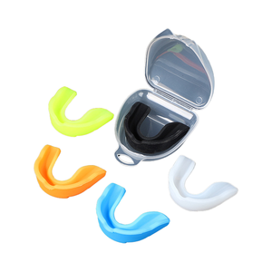 Protège-dents en caoutchouc de couleur unie pour la protection des dents, adapté au MMA, à la boxe et au football américain, par Power Hint - Product Image 1