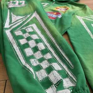 Conjunto Deportivo Unisex de Alta Calidad con Sudadera con Cierre y Pantalones de Felpa Francesa con Lavado Ácido, Personalizado para Hombre, Tallas Grandes, con Pedrería e Impresión - Product Image 6