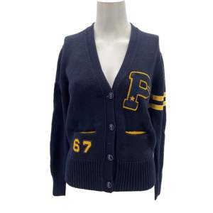Cardigan en tricot acrylique Sigma personnalisé avec lettres grecques en chenille – Vêtements grecs pour sororités et fraternités - Product Image 1