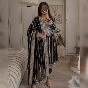 FEMMES FOUX GOARGATE TISSU NOUVEAU DESIGNER PARTY WEAR TOP ET PANTALON PLAZZO AVEC FANTAISIE DUPPATA AVEC BRODERIE PAR FATEMA FASHION - Product Image 1