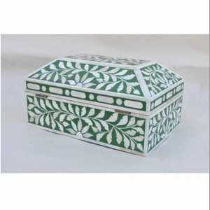Caja de Joyería Cuadrada Roja con Incrustaciones de Hueso y Tapa, Patrón Floral Grabado, Decoración para el Hogar - Product Image 2