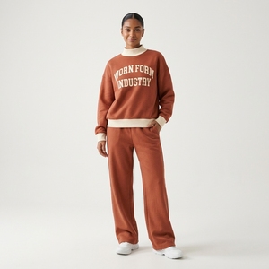 Ensemble de survêtement minimaliste pour femme, sweat-shirt oversize camel et pantalon large décontracté, fabricant OEM ODM sur mesure - Product Image 4