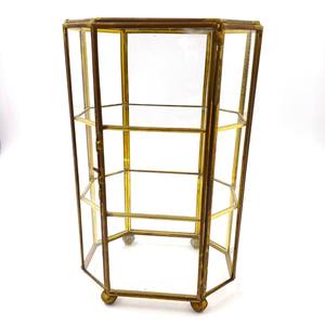 Caja de vidrio transparente de diseño moderno que te ayuda a coordinar conjuntos rápidamente al mantener todas las piezas visibles - Product Image 3