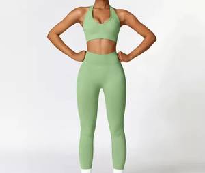 Conjunto de yoga personalizado para mujer, de alta demanda, con MOQ bajo, corte ajustado, para gimnasio, fitness y entrenamiento. - Product Image 4