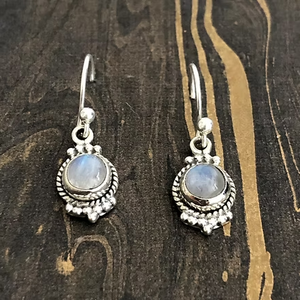 Boucles d'oreilles en argent sterling 925 avec pierre de lune, design minimaliste rond, pour toutes les occasions - Product Image 2