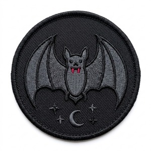 Parches bordados a máquina personalizados termoadhesivos con diseños de murciélago vampiro y círculo lunar, al por mayor para ropa, chaquetas y chalecos de motociclista - Product Image 1
