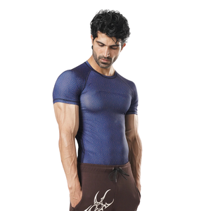 T-shirt de compression personnalisé pour homme, bleu marine imprimé, à manches courtes, col ras du cou, ajusté, pour entraînement sportif, protection anti-UV, sous-vêtement de sport athlétique - Product Image 3