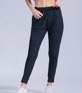 Pantalon de jogging ample et surdimensionné en molleton français pour femme avec logo personnalisé, 100 % coton épais, style hip-hop, idéal pour le sport et la gym - Product Image 1