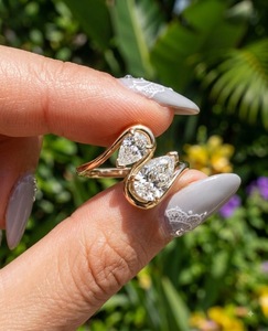 แหวนทองคำแท้ 14K ประดับเพชรทรงลูกแพร์ 1.90 กะรัต แหวนหมั้นสองเม็ด รับรองโดย GRA ของขวัญสุดหรูสำหรับงานปาร์ตี้ เครื่องประดับสั่งทำพิเศษ - Product Image 1