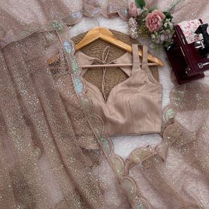 Sari de diseñador bordado con hilo de red suave y lentejuelas, con blusa de seda Benglori, precio al por mayor de Royal Export - Product Image 4
