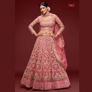 Lehenga Choli de Diseño con Bordado de Hilo Zari Badla, Lentejuelas y Dori, con Dupatta - Product Image 1