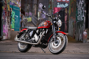 Motocicleta BSA "GOLD STAR 650" Negra con Doble Escape, Frenos de Disco y Placa de Matrícula 69 - Product Image 6