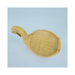 Cesta Decorativa Hecha a Mano de Ratán Blanco con Forma de Animal de Hien Luong, con Opciones de Personalización - Product Image 4