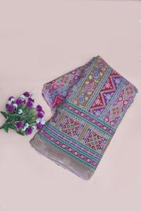 Tela Crepé Natural Beige con Estampado Étnico Geométrico y Borde Ornamental Paisley para Confección de Kurti - Product Image 2