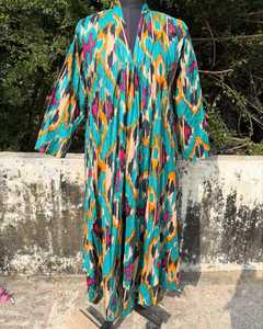 Robe longue maxi style chemise bohème, magnifique, plissée, à taille haute, ouvrable, avec manches ballon longues et volants superposés - Product Image 4