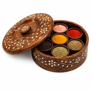 Caja de especias de madera tallada a mano con diseño floral y almacenamiento compartimentado para uso en la cocina. - Product Image 3