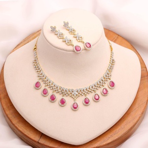 Joyería de Latón Chapado en Oro de 22K, Collar de Novia de Lujo con Circonitas Cúbicas en Forma de Pera y Piedras Rosadas Rubí, con Cadena Ajustable y Juego de Aretes - Product Image 1