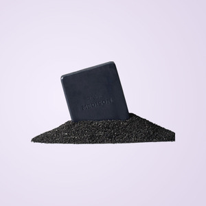 Jabón Sabun WB Polmedison Signature Black Bean 100g con aceite de oliva, barra limpiadora para piel sensible, belleza coreana - Product Image 1