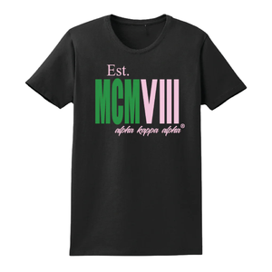 Negro para números romanos Est. Camiseta gráfica MCMVIII de algodón suave, manga corta, cuello redondo, informal, hermandad griega, verano - Product Image 1
