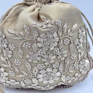 Bolsa Potli Tradicional India Bordada a Mano con Cordón, Bolsa de Regalo para Bodas, Fiestas Nupciales, Festivales y Celebraciones - Product Image 4