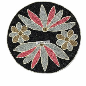 Juego de manteles individuales redondos decorativos con cuentas, hechos a mano y de primera calidad, para el hogar y eventos. - Product Image 1