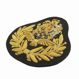 Badges et écussons brodés à la main de qualité supérieure, fabriqués sur mesure pour les uniformes - Product Image 6