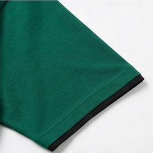 Camiseta de algodón grueso de alta calidad con ribete en contraste negro, cuello redondo, manga corta, corte holgado para hombre. - Product Image 5