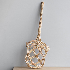 Outil manuel pour le nettoyage des tapis, fouet à poussière en rotin naturel de qualité supérieure, fait main. - Product Image 1