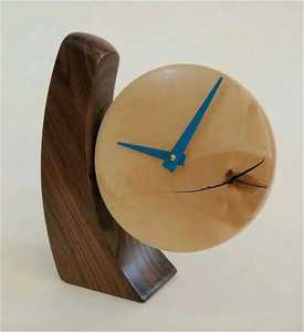 Reloj de Escritorio Artístico de Madera con Forma de Luna Creciente, Esfera Redonda Única, Reloj de Mesa Minimalista, Accesorio Creativo y Moderno para Oficina y Hogar - Product Image 2