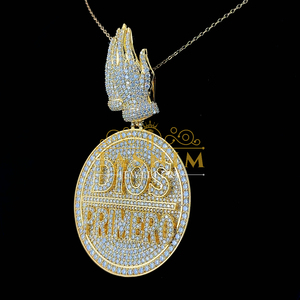 Colgante de Plata de Ley Chapado en Oro Amarillo de 10K con Moissanita VVS Personalizada, Certificada por GIA, Estilo Hip Hop, con la inscripción 'Dios es Primero', Fino - Product Image 2