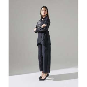 Ensemble coordonné noir pour femmes, haut asymétrique à manches longues et pantalon droit, élégant pour le bureau ou les soirées - Product Image 4