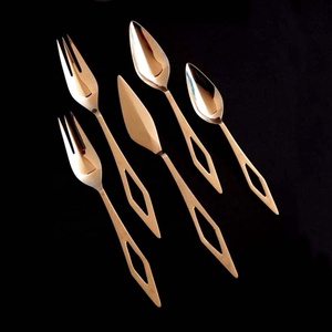 ชุดช้อนส้อมสแตนเลสสตีลสีโรสโกลด์ขัดเงาคุณภาพสูง ดีไซน์วินเทจหรูหรา เป็นมิตรกับสิ่งแวดล้อม เหมาะเป็นของขวัญสำหรับกลับไปโรงเรียน - Product Image 1