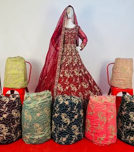 Robe longue ethnique indienne Anarkali pour adultes vêtements de fête pour femmes avec filet brodé Dupatta déguisement fabriqué à partir de filet - Product Image 1