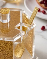 Élégante coupelle à miel moderne en acrylique avec couvercle et cuillère, design hexagonal, pour célébrer les traditions sucrées de Rosh Hashanah