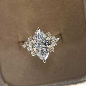 Bague de fiançailles vintage avec diamant de laboratoire de forme marquise de 3 carats - Certifiée IGI, or massif 14 carats - Product Image 1
