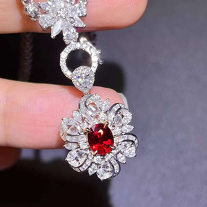 Exquisito Anillo de Rubí Natural Sin Calentar de 1.02ct, Color Sangre de Pichón, Joyería de Lujo en Oro de 18K con Incrustaciones Laterales de 105 Diamantes - Product Image 5