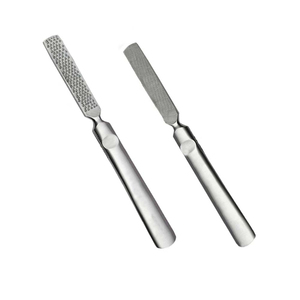 เครื่องมือตัดแต่งกีบม้า HOOF RASP ULTRA PREMIUM พร้อมฟันตัดเลเซอร์สองด้าน สำหรับการตัดแต่งอย่างแม่นยำและเรียบเนียนระดับมืออาชีพ โดย Tegra CE ISO - Product Image 1