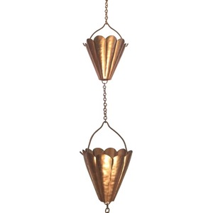 Chaîne de pluie élégante en cuivre, idéale pour l'accentuation esthétique des jardins extérieurs et la gestion écologique de l'eau, provenant d'Inde. - Product Image 2